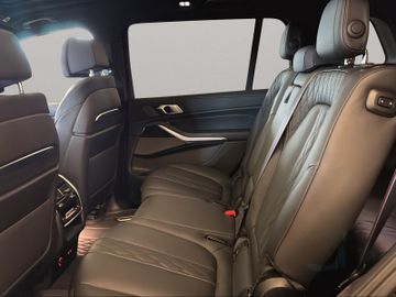 BMW X7 - 7