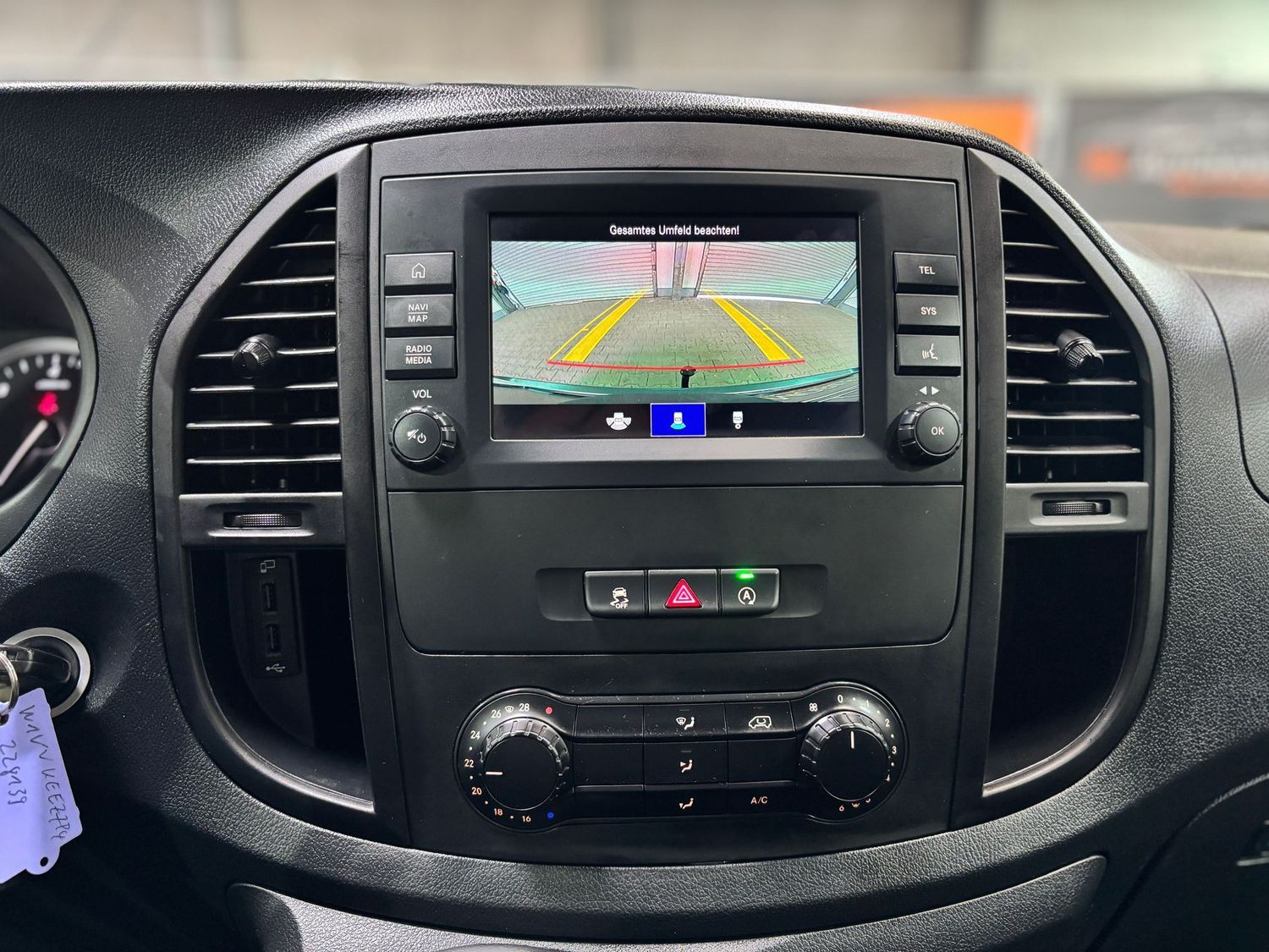 Fahrzeugabbildung Mercedes-Benz Vito Mixto 114 CDI Kompakt#Kamera#Navi#Klima#AHK