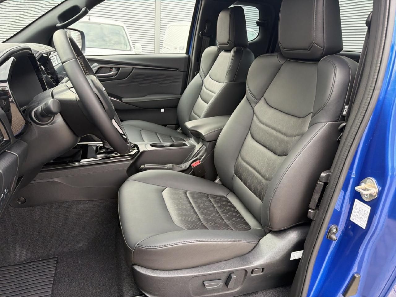 Fahrzeugabbildung Isuzu D-Max Space Cab 4WD V-CROSS