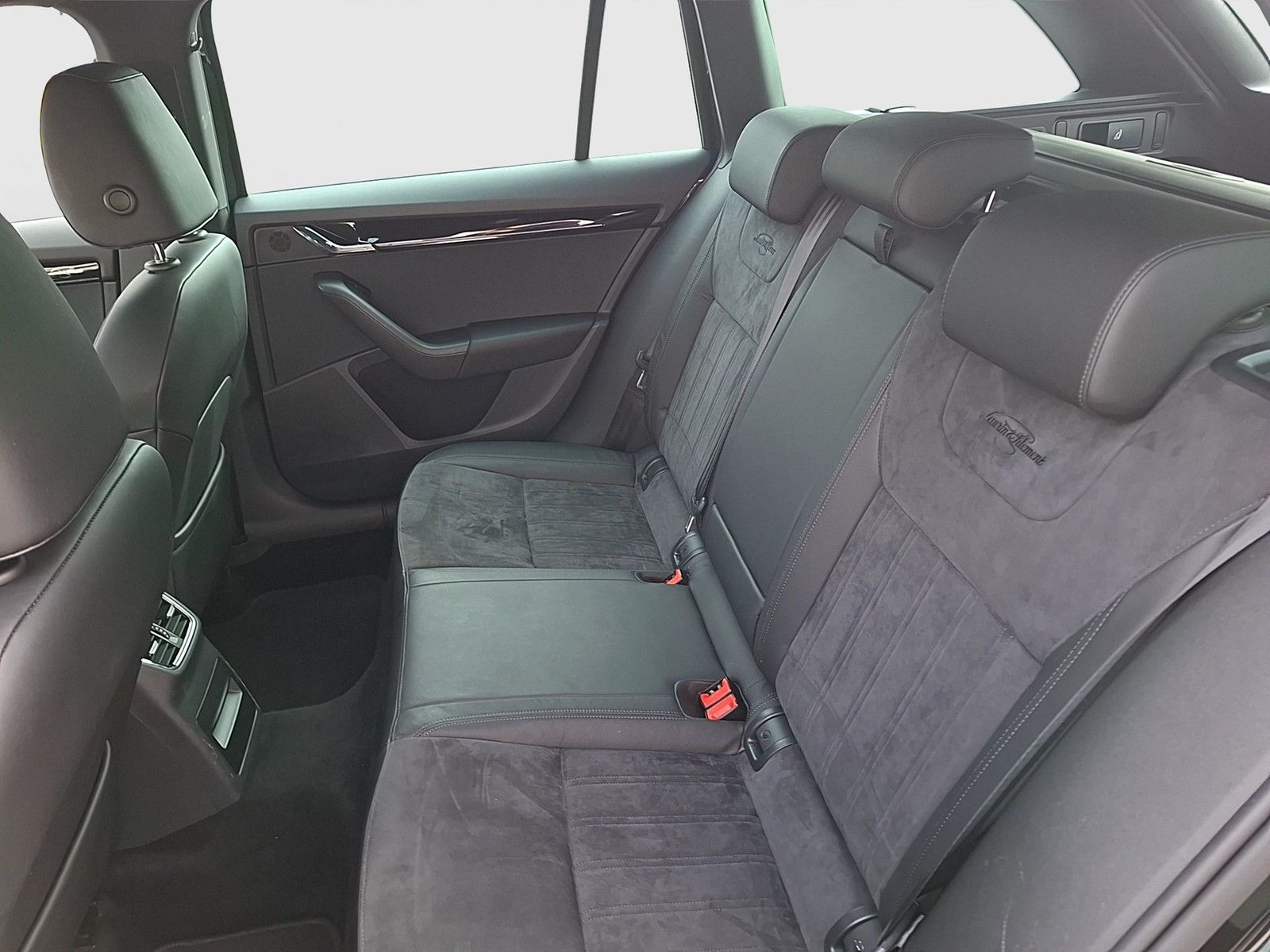 Fahrzeugabbildung SKODA Octavia Combi TSI L&K DSG LED Navi ACC PDC SHZ 1