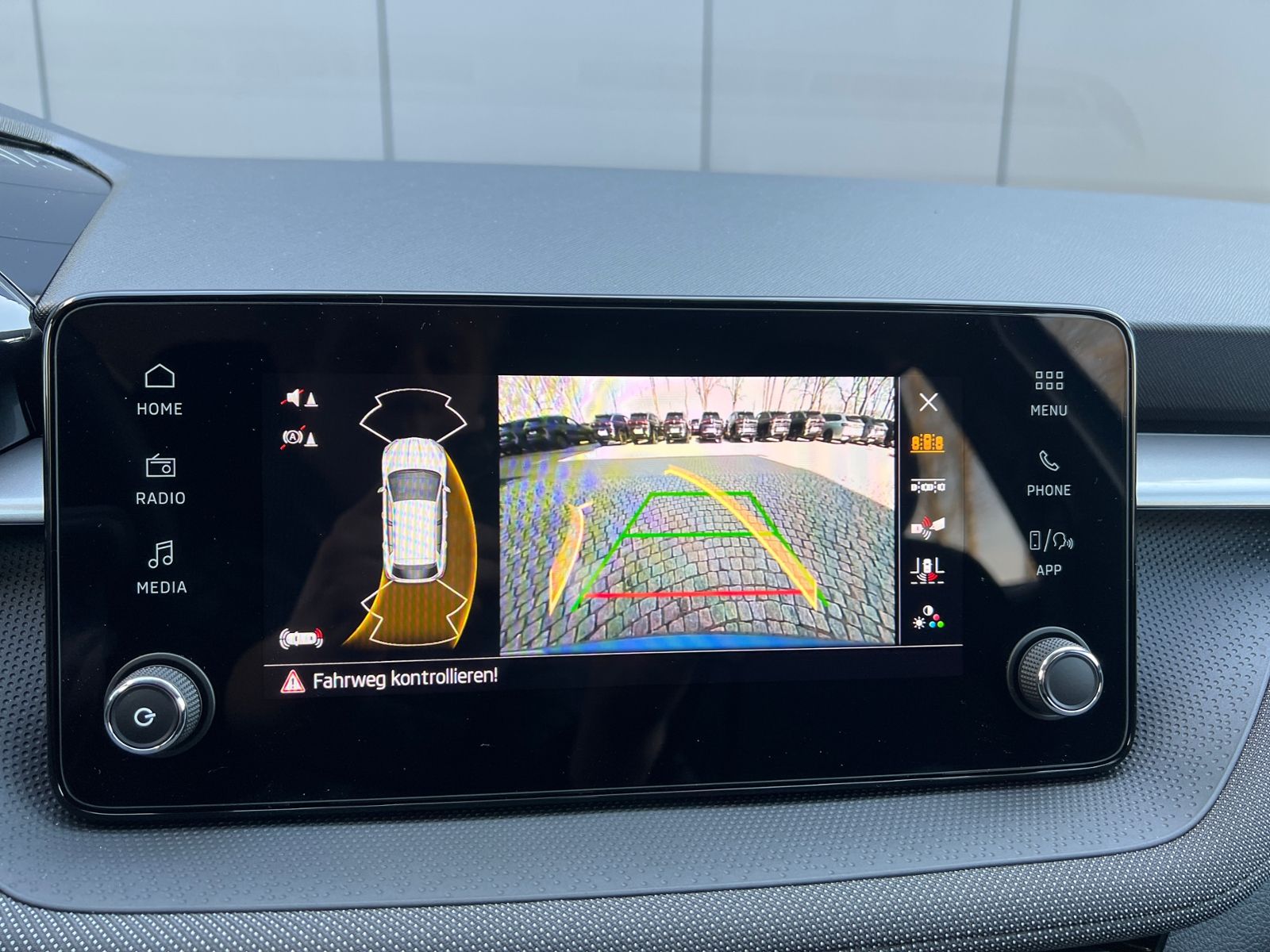 Fahrzeugabbildung SKODA Fabia Selection 1.0 TSI DSG *Garantie, WinterPlu