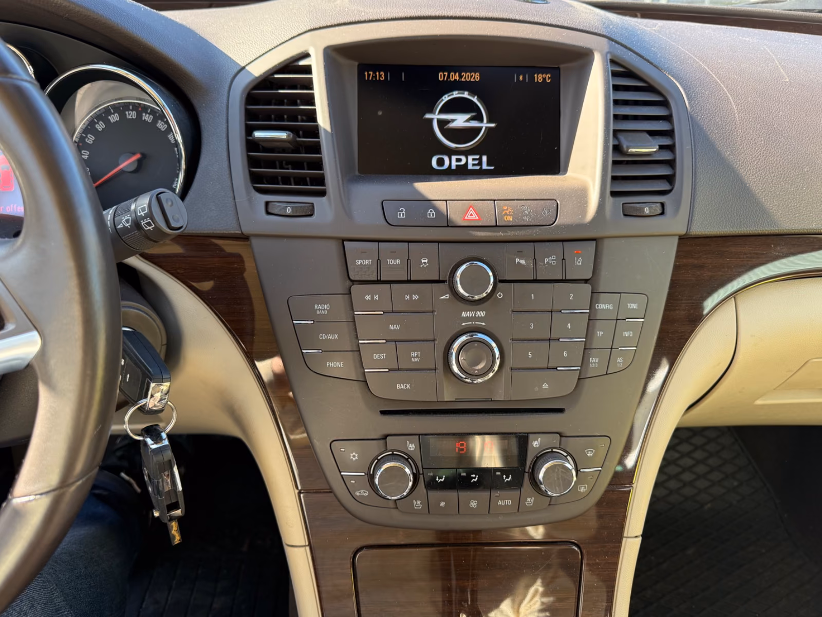 Opel Insignia 2013 — photo 12