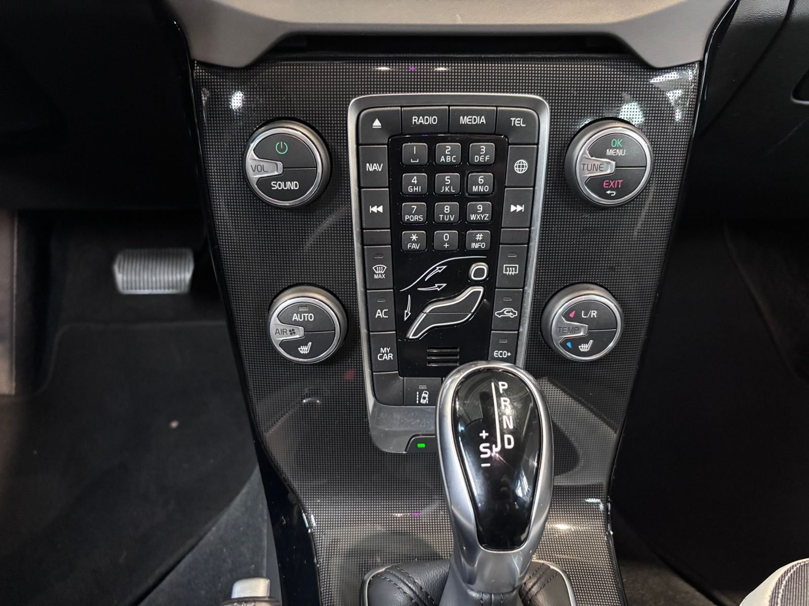 Fahrzeugabbildung Volvo V40 Cross Country Momentum LED NAVI ALU