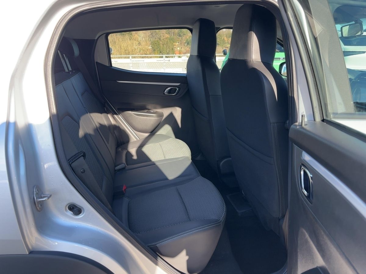 Fahrzeugabbildung Dacia Spring Essential Electric 45 CCS CCS Kamera