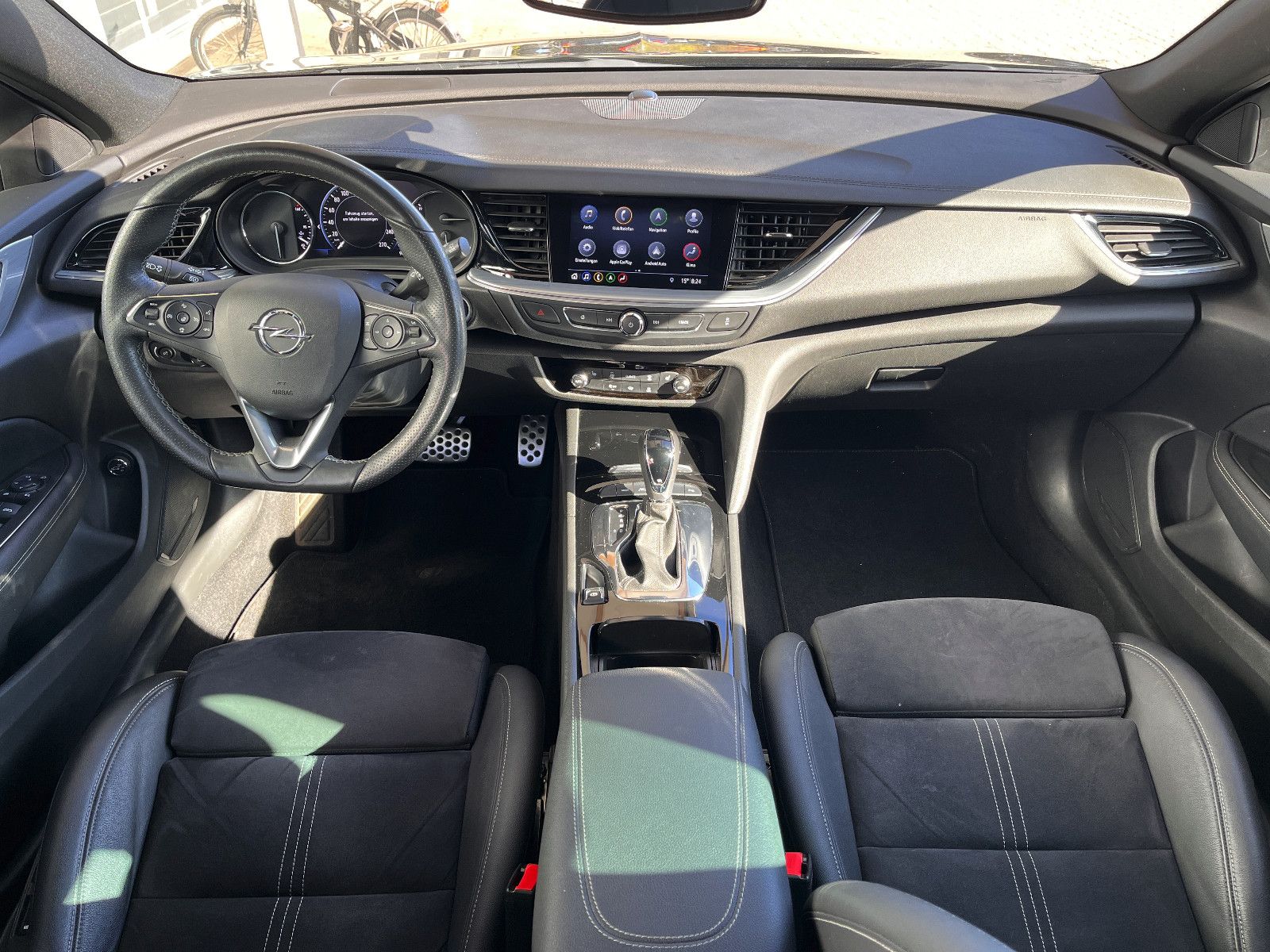Fahrzeugabbildung Opel Insignia B Sports Tourer Elegance 2.0 Turbo Aut.