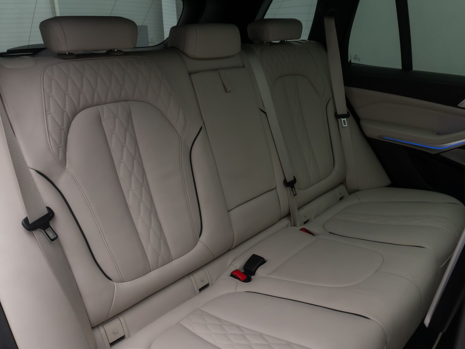 Fahrzeugabbildung BMW X5 xD40i M Sport FondEnt Massage Individual Voll