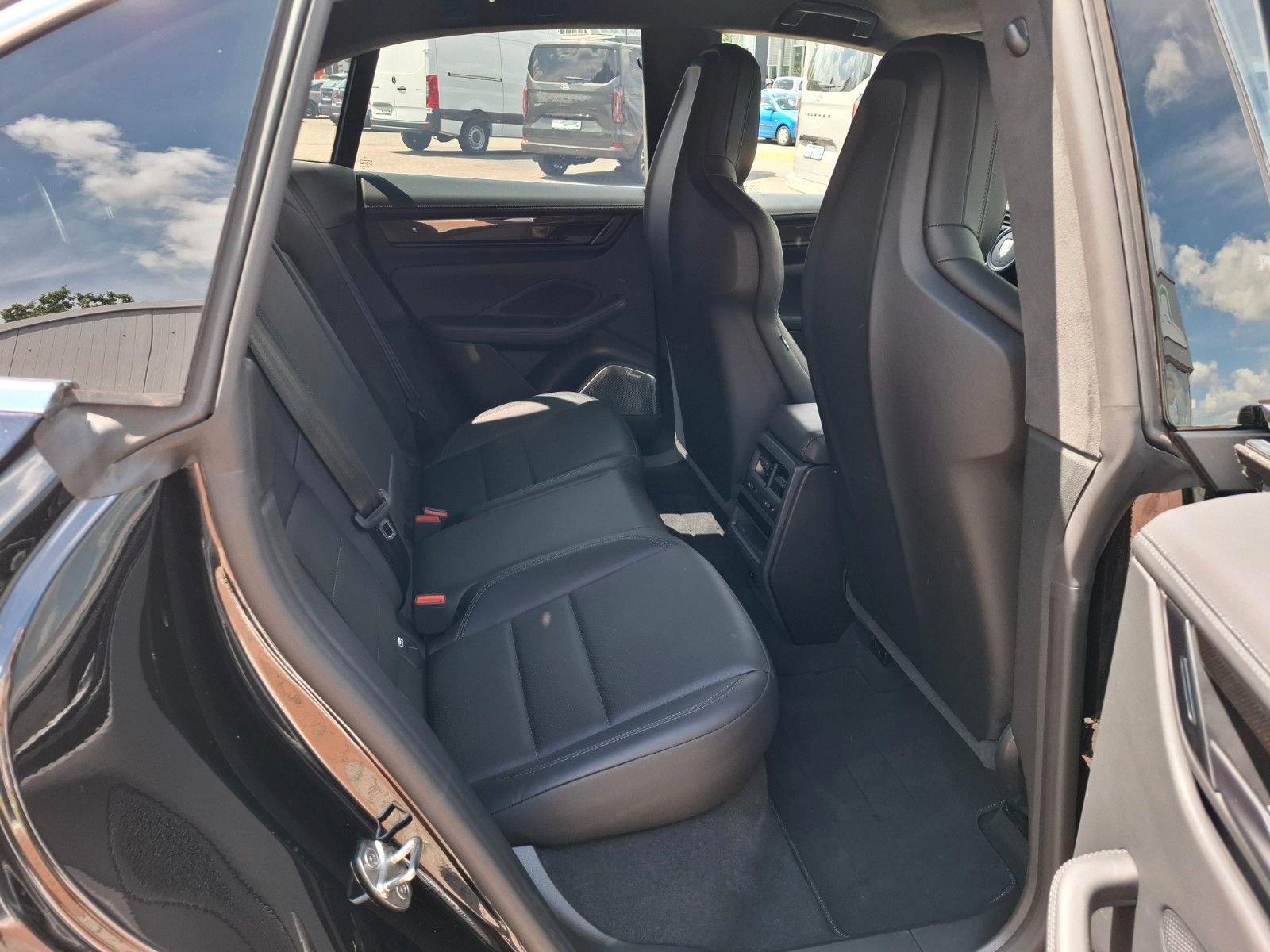Porsche Macan E Turbo Burmester Sitzlüftung  HA-Lenkung foto 11