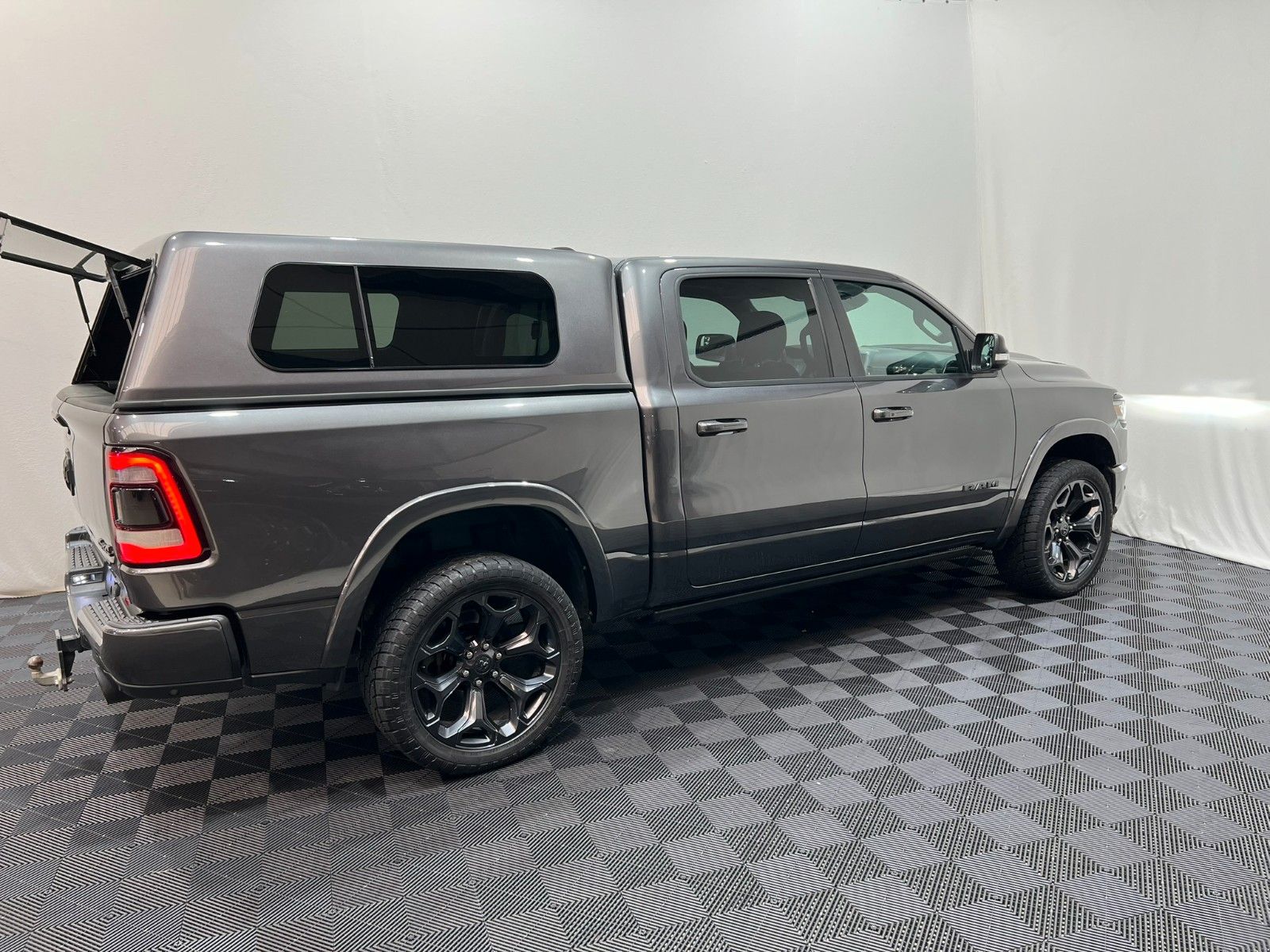 Fahrzeugabbildung Dodge RAM  1500 LIMITED NIGHT CREW CAB 4X4 *MFT*