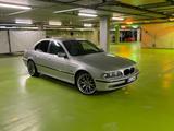 BMW 520i A - - BMW 520 aus 2000: 520i