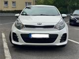 Kia Rio 1.1 CRDi 1. Hand Tüv Scheckheft - Kia Rio in Frankfurt (Main)