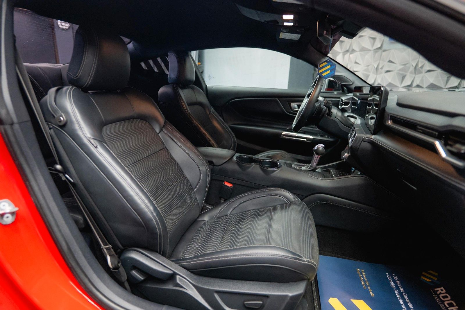 Fahrzeugabbildung Ford Mustang Fastback 5.0 TiVCT V8 Dark Horse PREMIUM