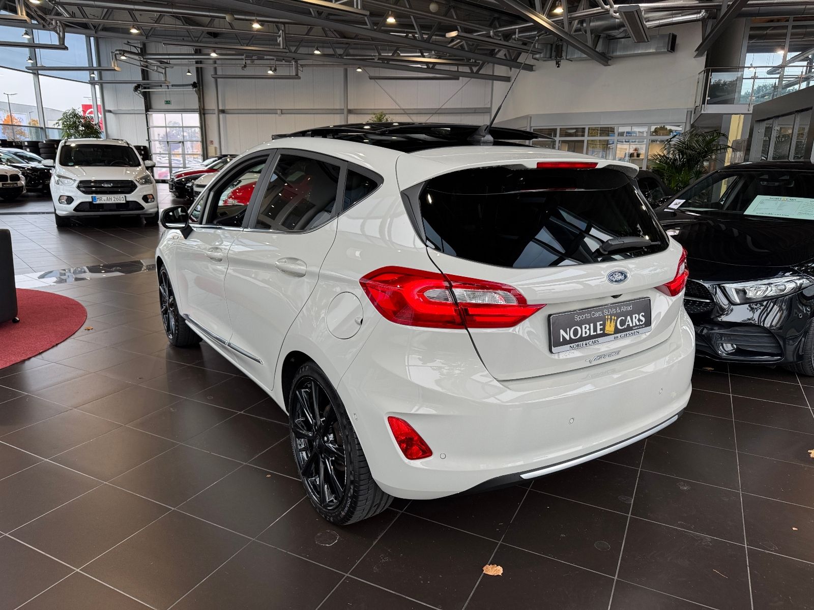 Fahrzeugabbildung Ford Fiesta Vignale PANO LED NAVI LEDER