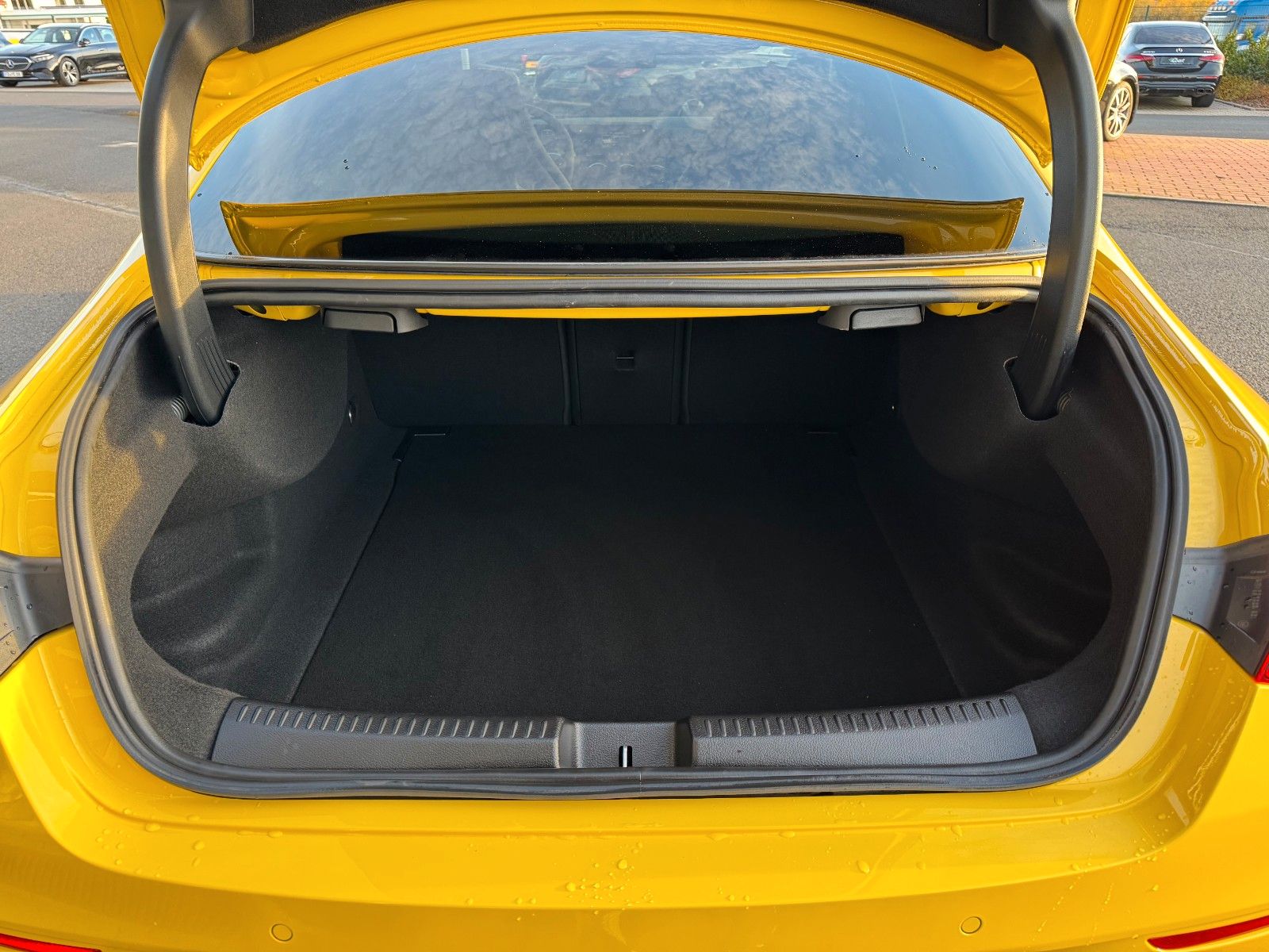 Fahrzeugabbildung Mercedes-Benz CLA 45 AMG+Aerodynamic+Pano+Burm+Multikontur+