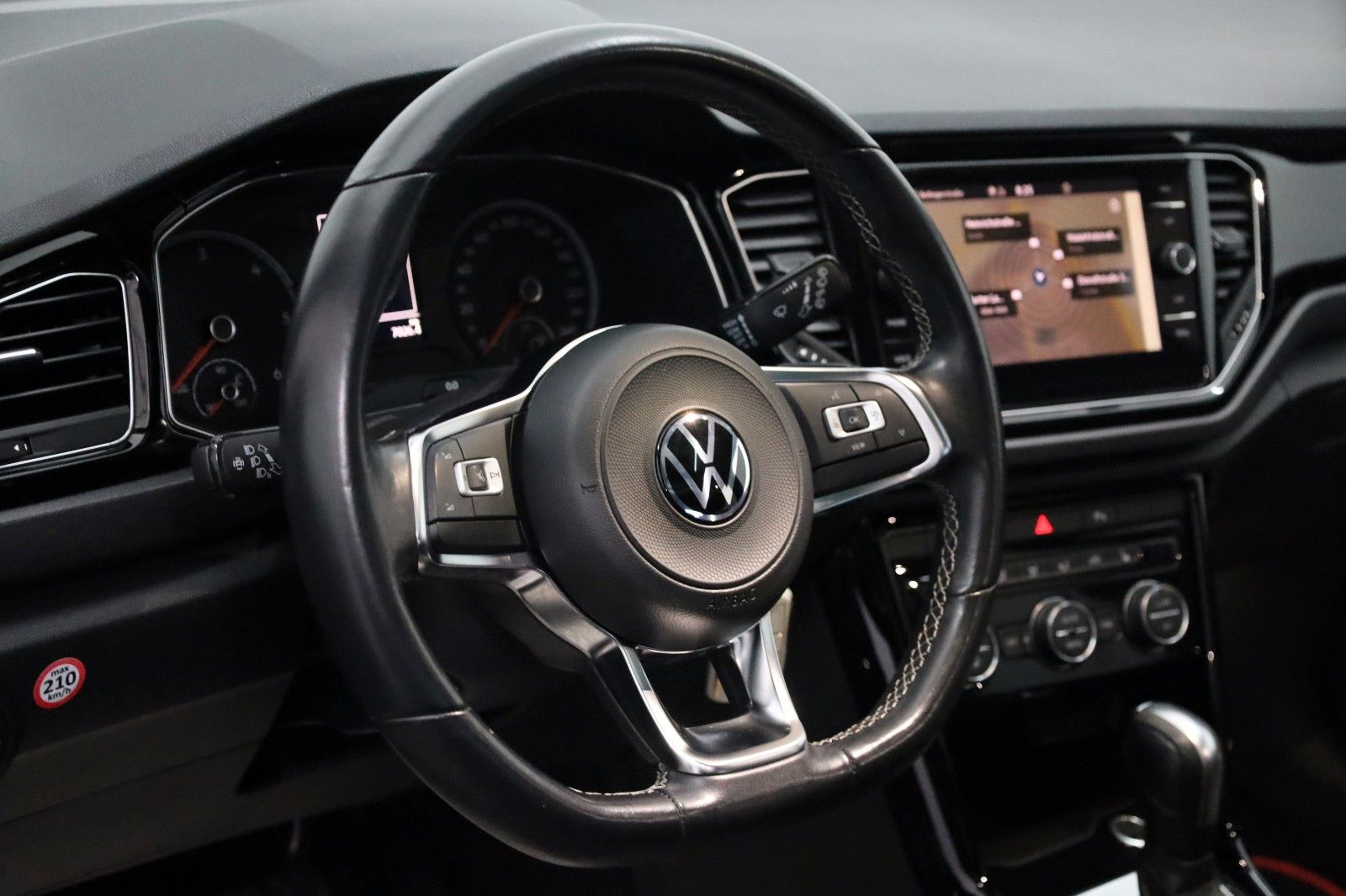 Fahrzeugabbildung Volkswagen T-Roc Style Navi,LED,SH,PDC,Panorama,Kamera