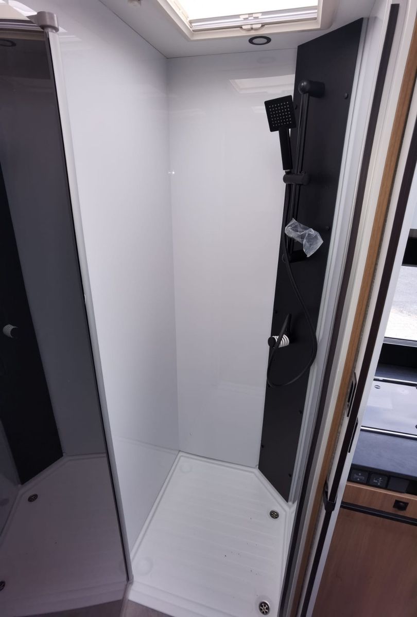 Fahrzeugabbildung Challenger 260 Graphite Edition M27