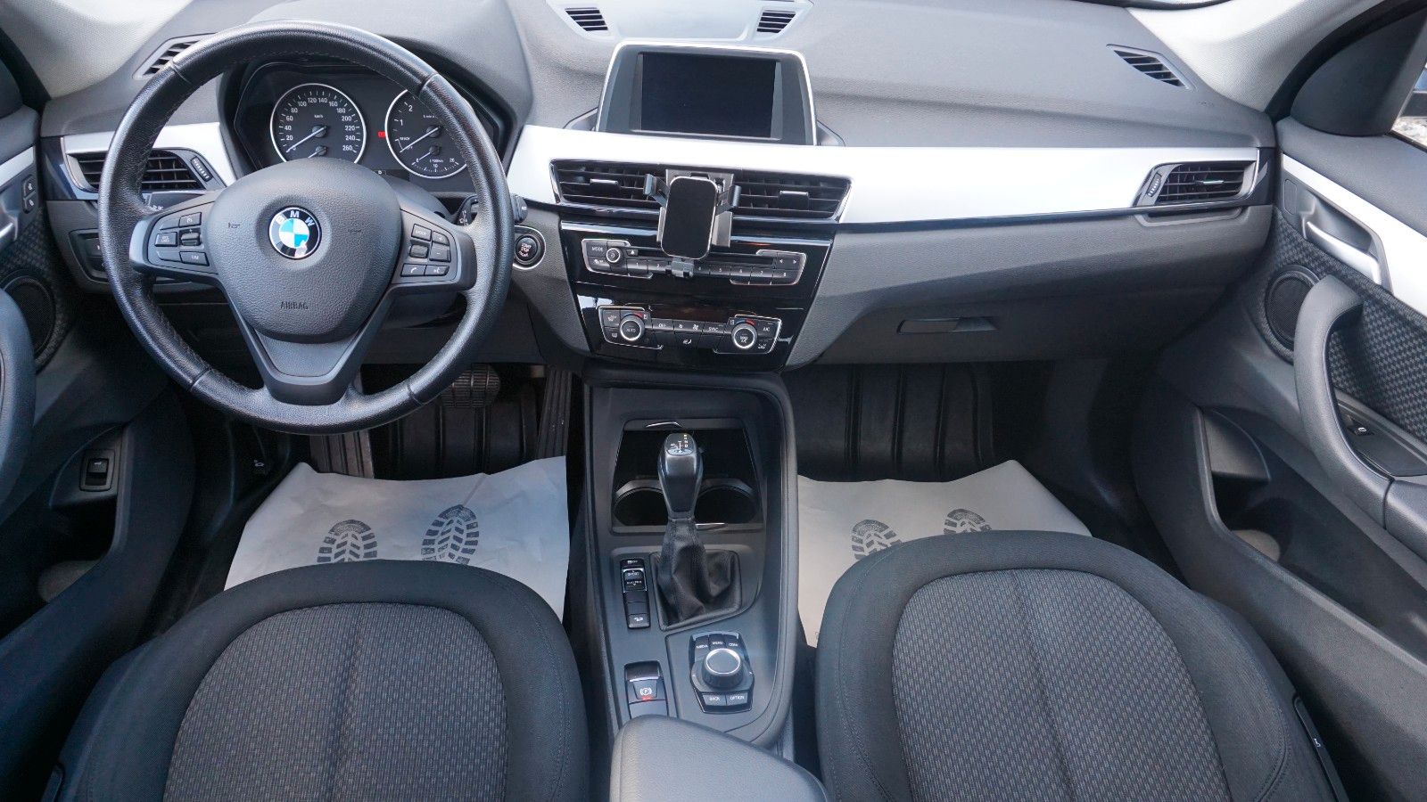 Fahrzeugabbildung BMW X1 xDrive 20i Advantage,PDC,Automatik,Scheckheft