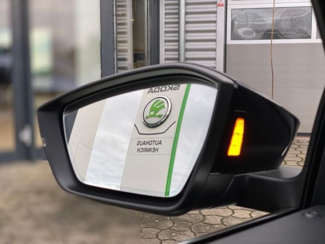 Fahrzeugabbildung SKODA Superb Combi *Matrix*RFK*19Zoll*Side Assist*eHec