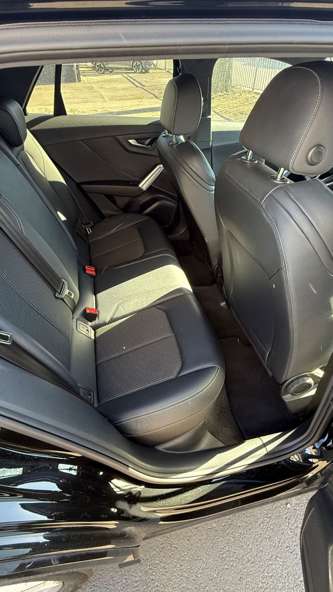 Fahrzeugabbildung Audi Q2 35 TFSI sport S-Line Sportpaket Plus