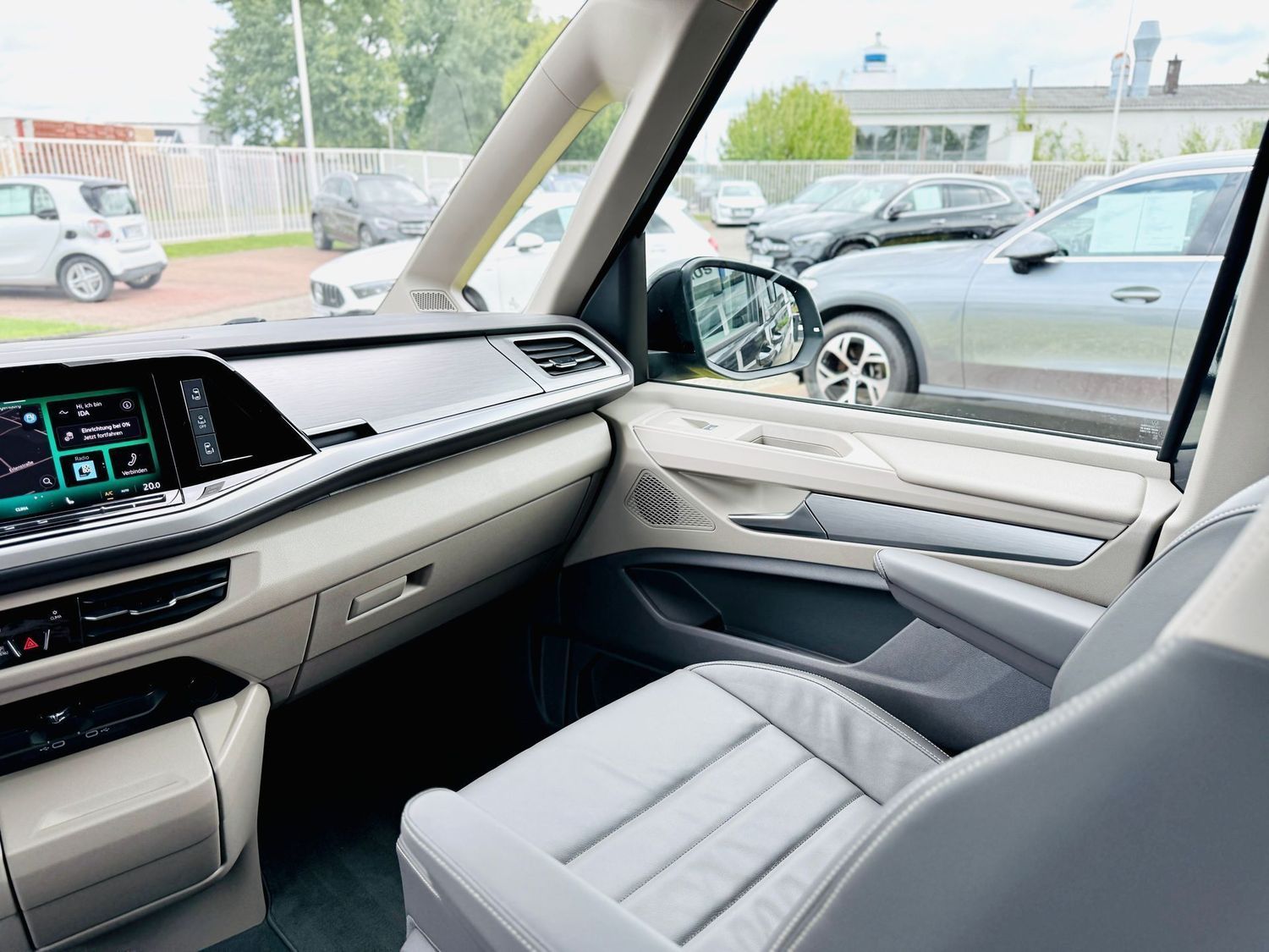 Fahrzeugabbildung Volkswagen T7 Multivan 2,0 TDI LANG, 7-Sitze, DSG, LED, AHK