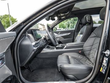 BMW 750 - 5