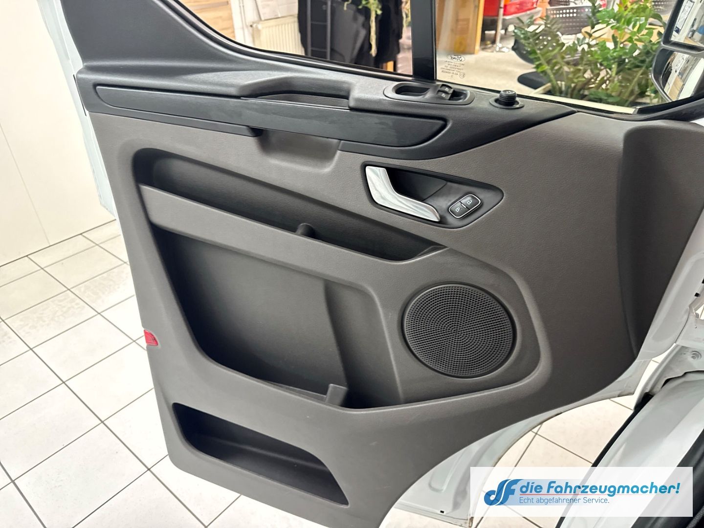 Fahrzeugabbildung Ford Transit Custom 320 L2 Trend 2.0 TDCi EU6d Dyn. K