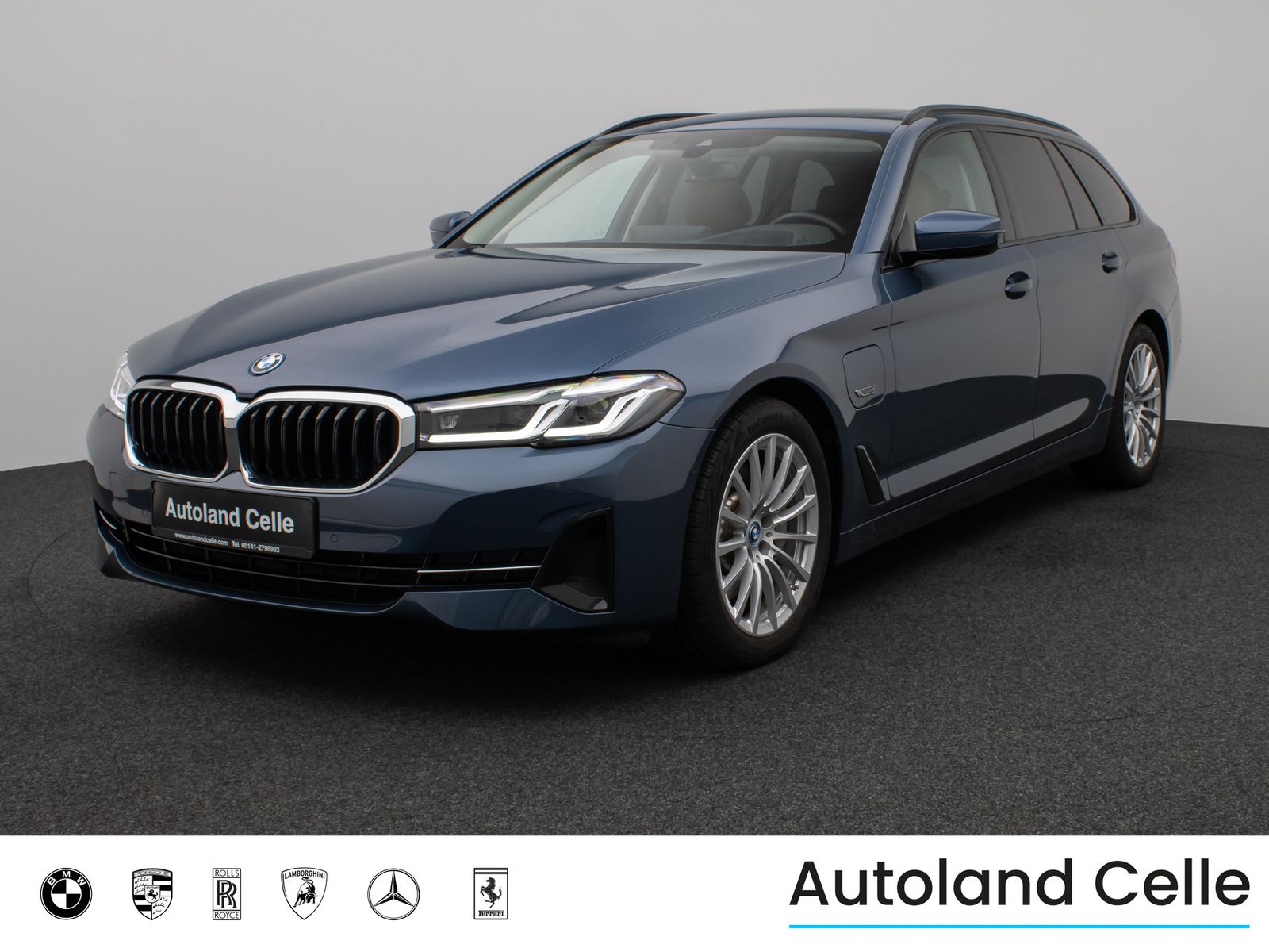 Fahrzeugabbildung BMW 530e Panorama Kamera HUD DAB HiFi Alarm Sport