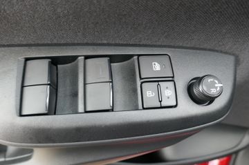 Bild 16 Toyota YARIS HYBRID STYLE EU; WINTERPAKET, RFK, LM