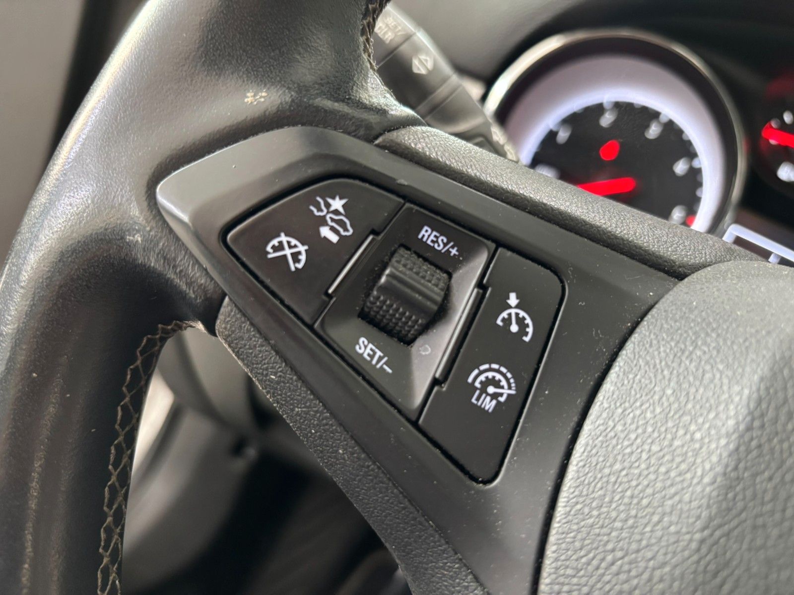 Fahrzeugabbildung Opel Astra K ST 1.6D NAVI/SHZ/LHZ/PDC/ABST.TEMPOMAT