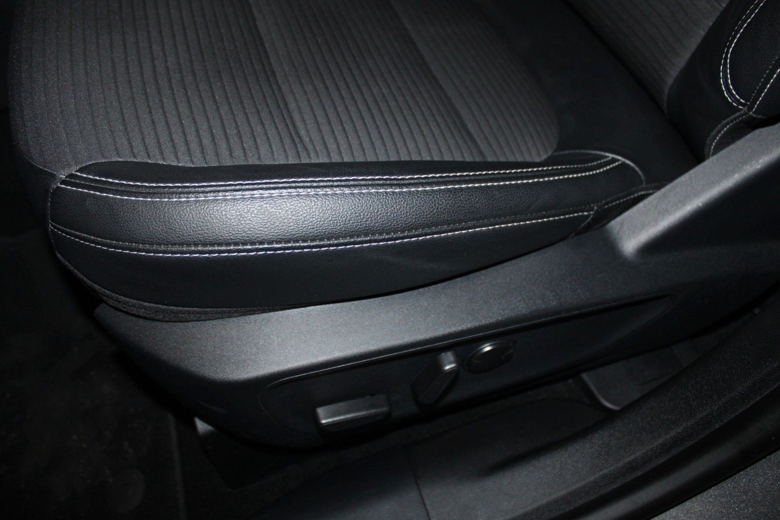 Fahrzeugabbildung Ford Kuga PHEV Titanium X AHK LED HUD 2xCam WinterP.