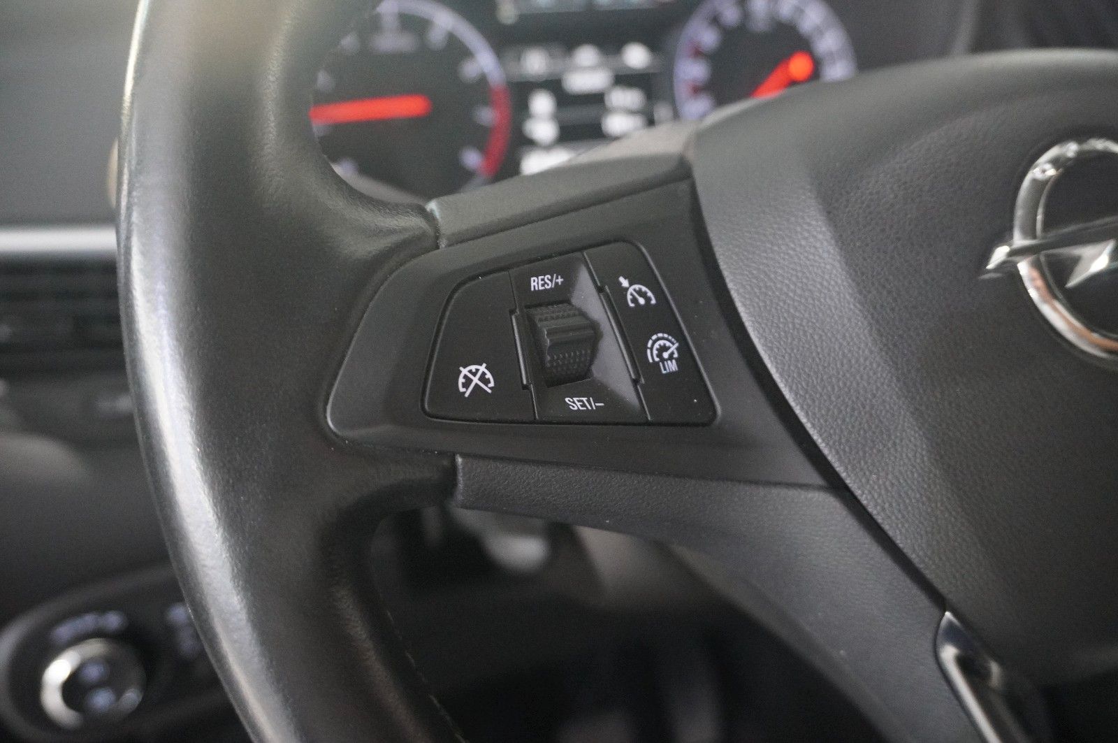 Fahrzeugabbildung Opel Zafira C 1.4T ACTICE 7-SITZE NAVI/LED/SH/PDC/AHK
