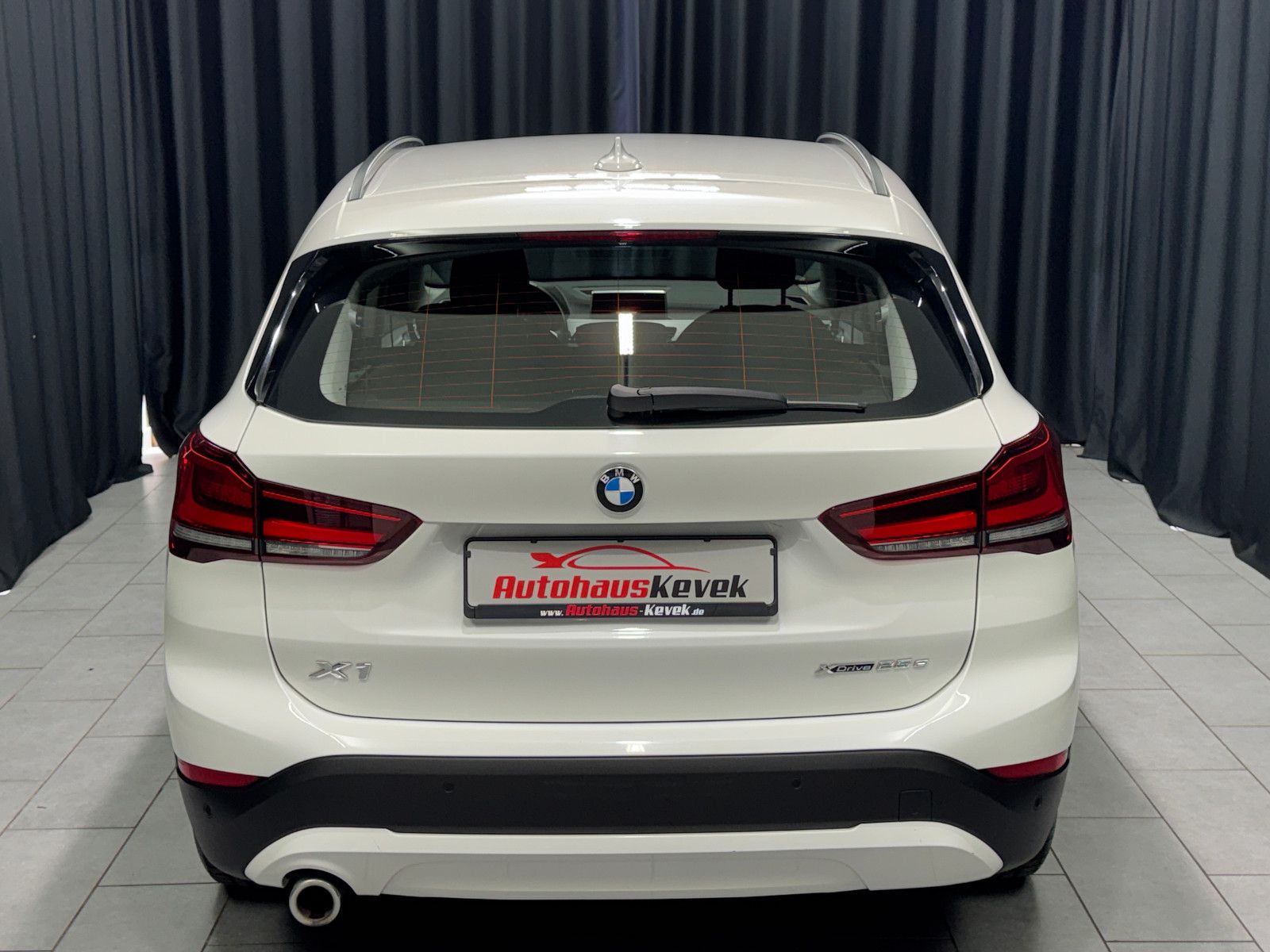 Fahrzeugabbildung BMW X1 xDrive 25e Advantage |AHK|PANO|AUTOMATIK|LED