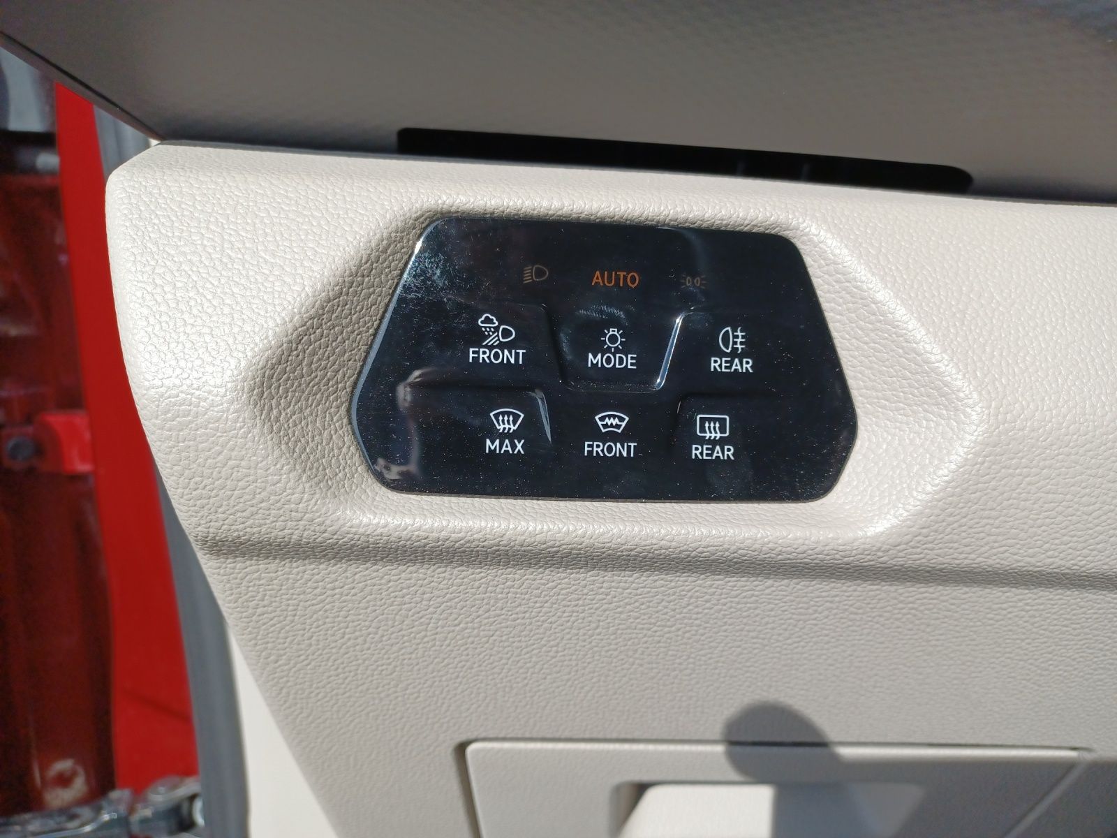 Fahrzeugabbildung Volkswagen T7 Multivan TDI DSG LED Navi AID RFK SH LM