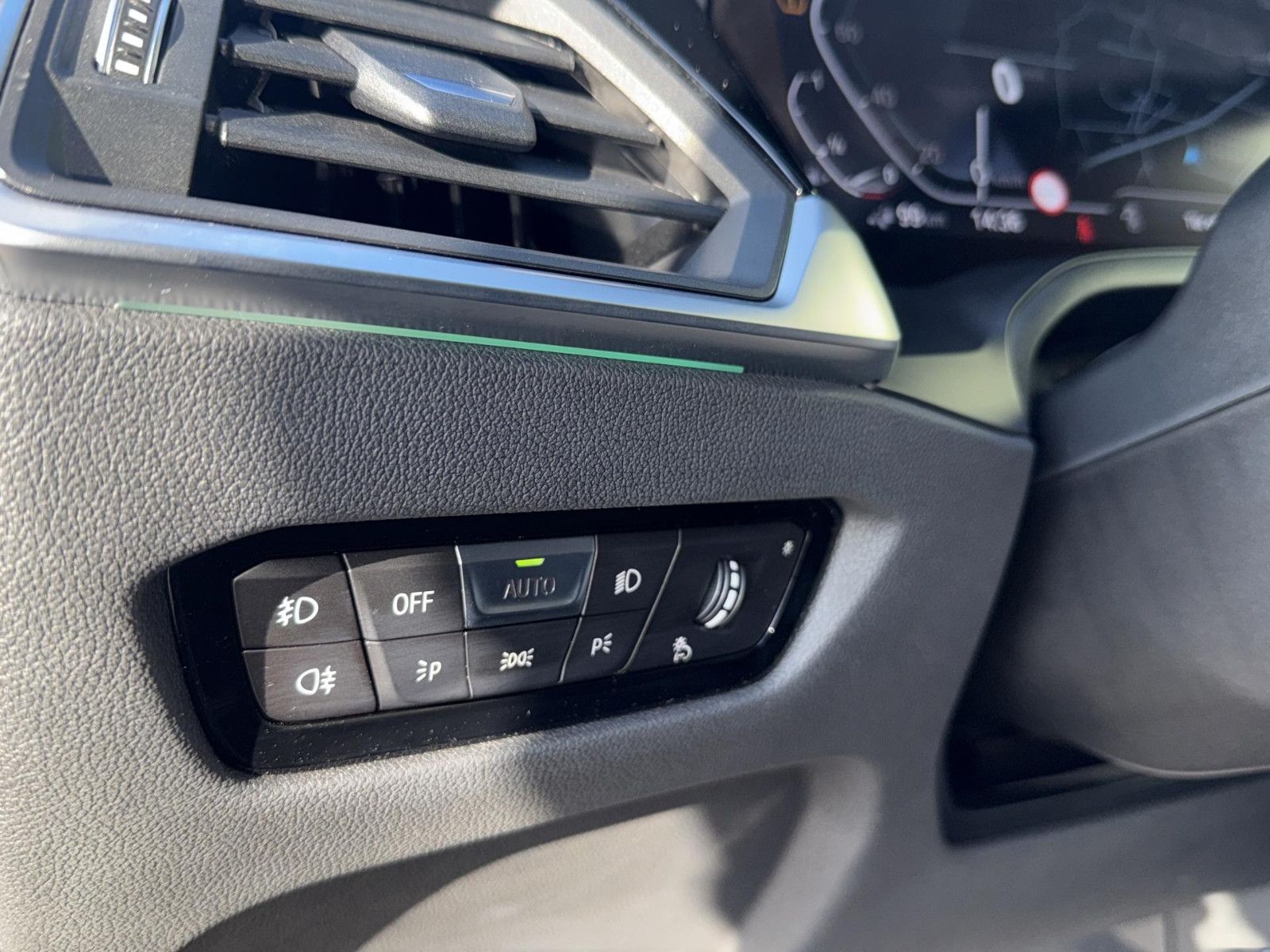 Fahrzeugabbildung BMW 320 e Sport Line/ 1. Hand / unfallfrei