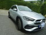 Mercedes-Benz GLA 250 4MATIC DCT - - silberne Mercedes-Benz GLA 250