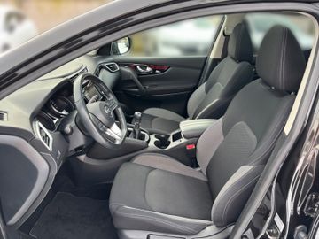 Nissan Qashqai 1,3 Zama AHK Glasdach