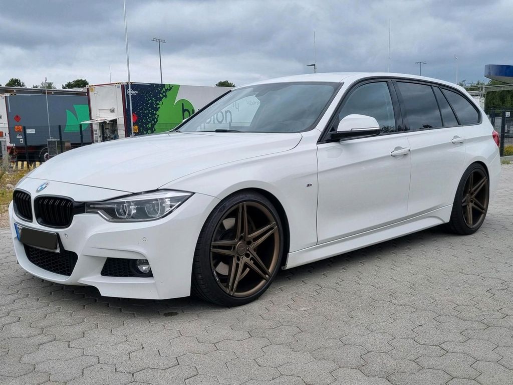 Image of BMW 330