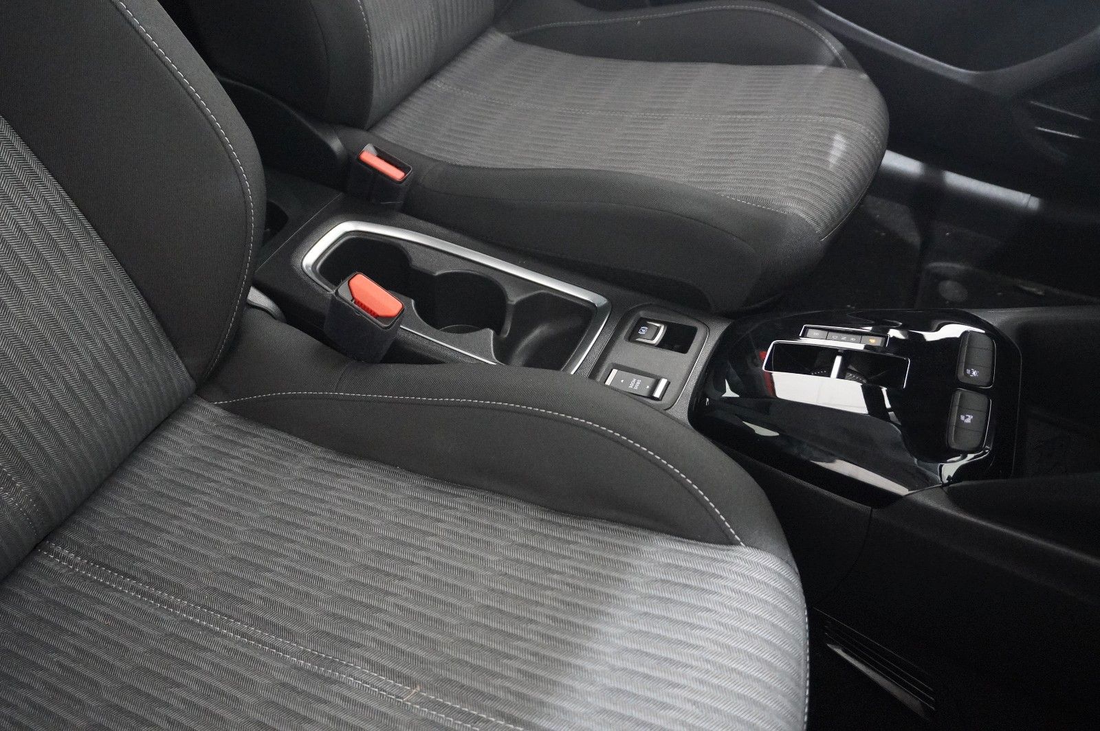 Fahrzeugabbildung Opel Corsa-e F EDITION 3-PHASIG NAVI/VIRT./SPORT/DAB+