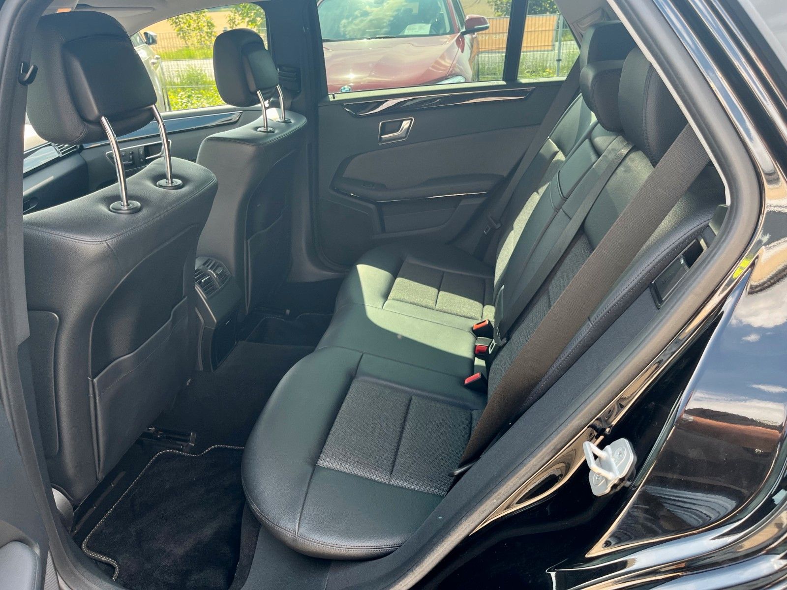 Fahrzeugabbildung Mercedes-Benz E 300 CDI Aut. AVANTGARDE Navi Xenon Leder AHK