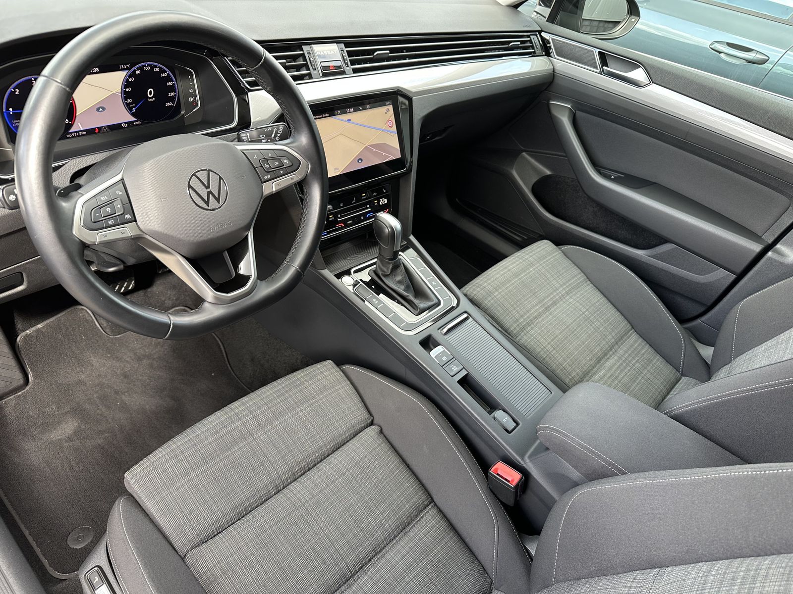 Fahrzeugabbildung Volkswagen Passat Variant 2.0 TDI DSG Business NAV+LED+360°