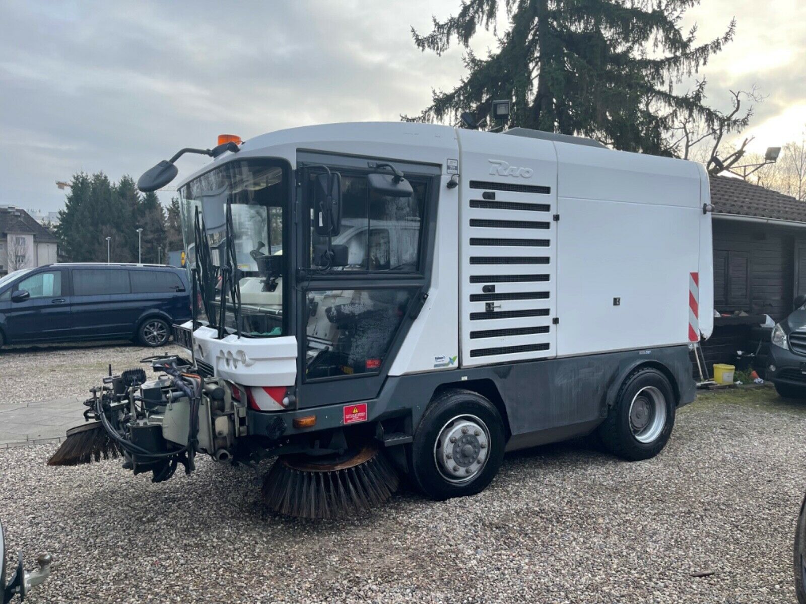 Fahrzeugabbildung Hako RAVO 560 Maxikompakt Kehrmaschine*KeinHako*