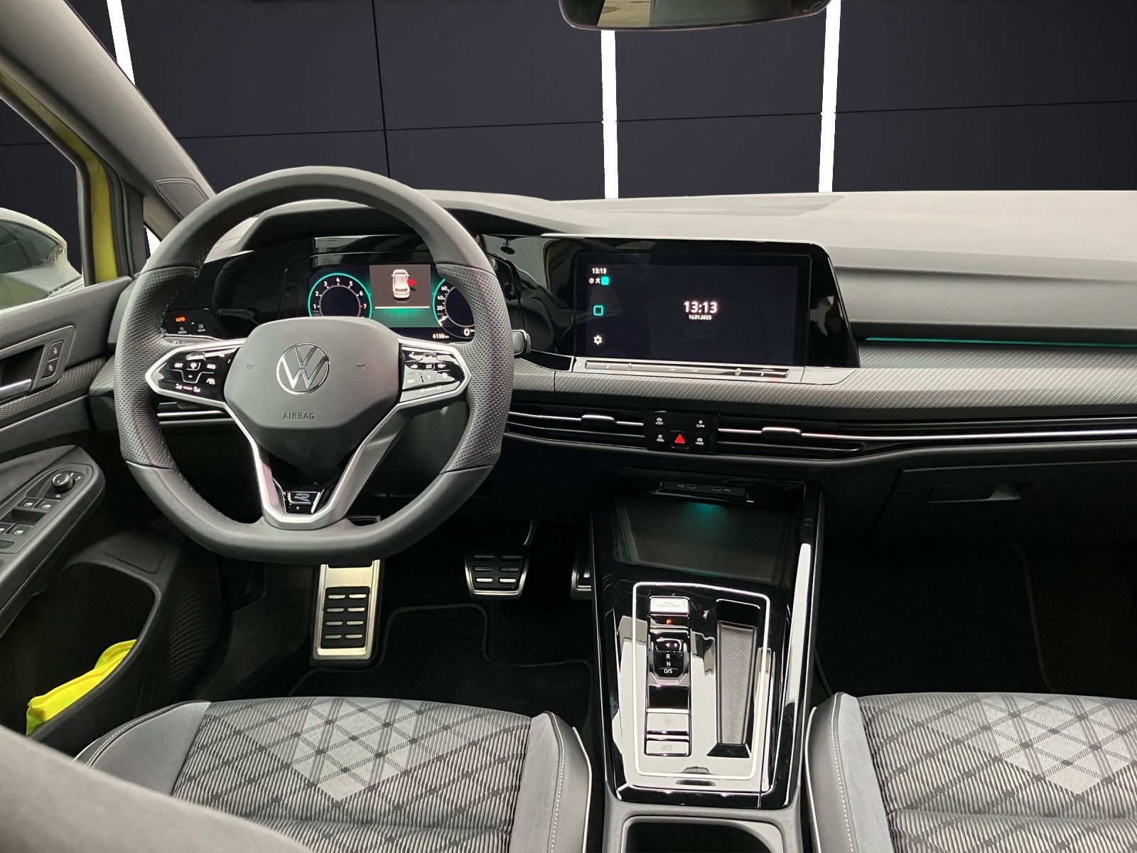 Fahrzeugabbildung Volkswagen Golf VIII 1.5 TSI R-Line DSG LED+ ACC RFK NAVI T