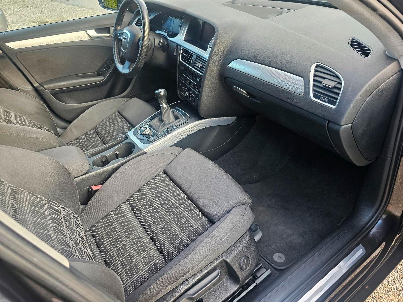 Audi A4 2010 — photo 8