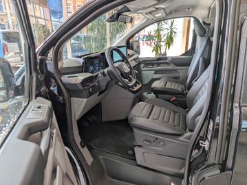Ford Tourneo Custom 2.0 L Titanium +