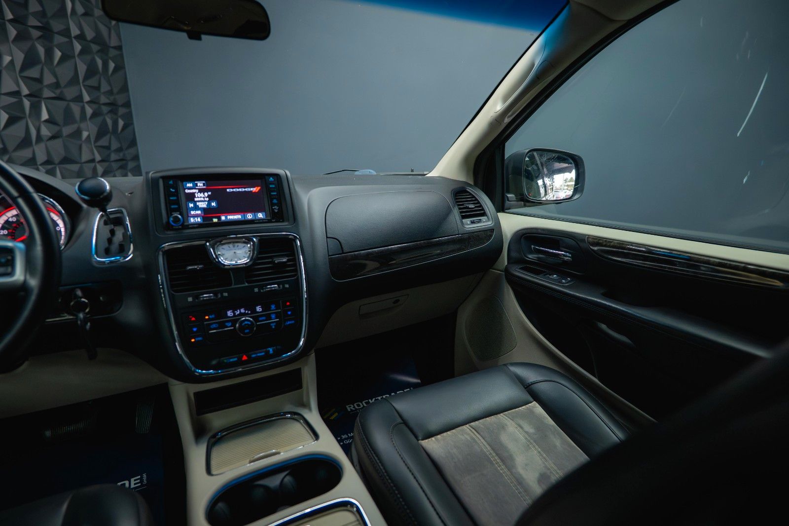 Fahrzeugabbildung Dodge Grand Caravan 3.6 V6 SXT LPG *7 Sitze*TV*Kamera*