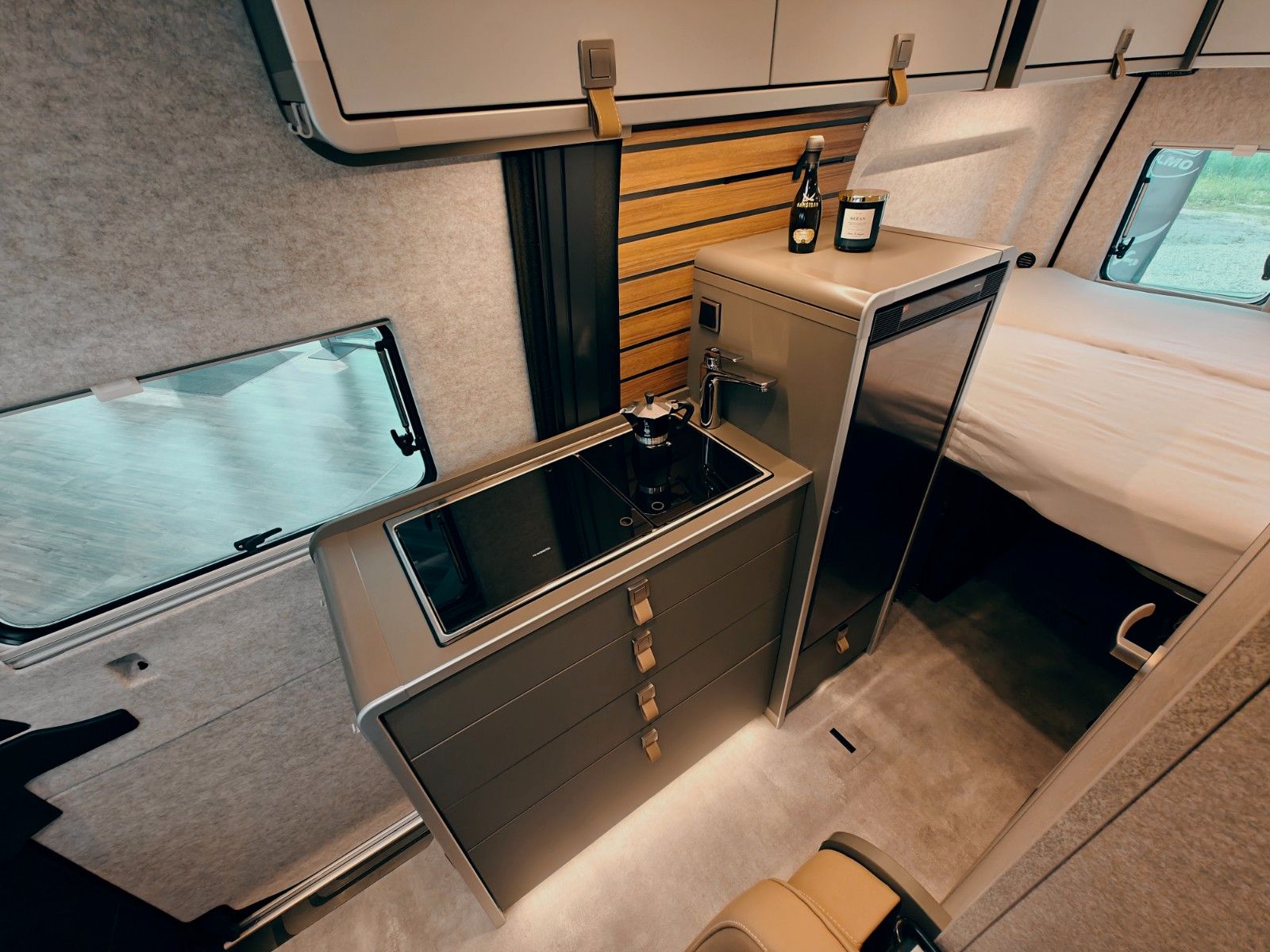 Fahrzeugabbildung HYMER / ERIBA / HYMERCAR GRAND CANYON S MB 600 4x4² RSX - TRIPLE CARBON