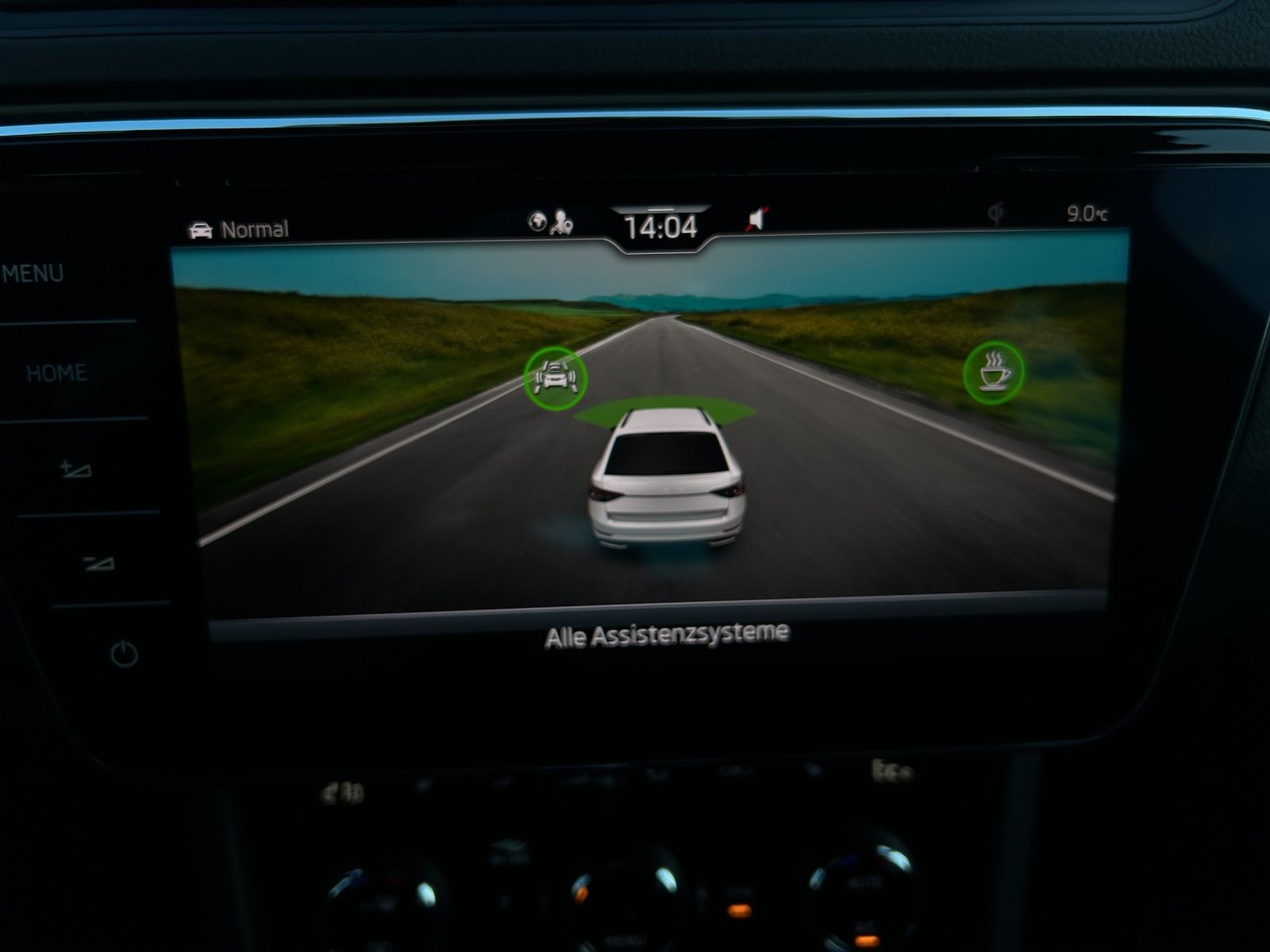 Fahrzeugabbildung SKODA Superb Combi Sportline iV Matrix STH AHK SH PANO