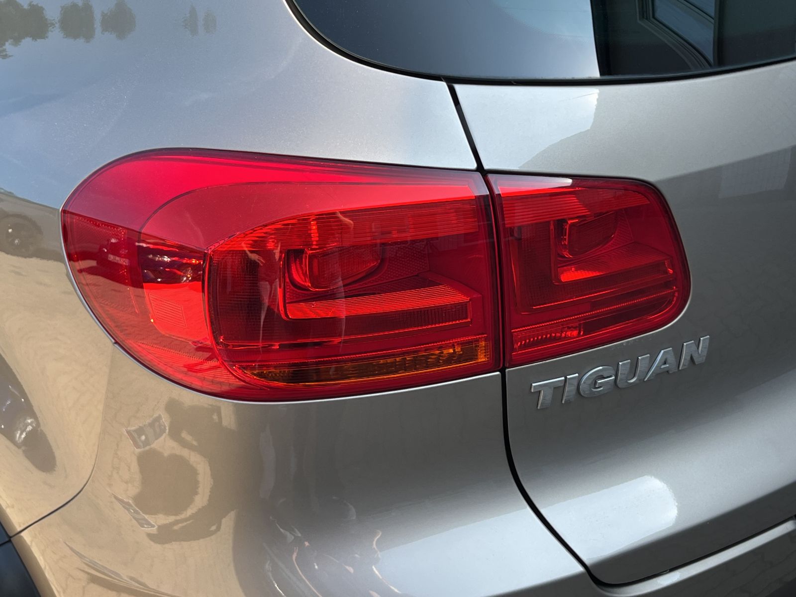 Fahrzeugabbildung Volkswagen Tiguan Sport & Style**4Motion**DSG**Leder**TOP**