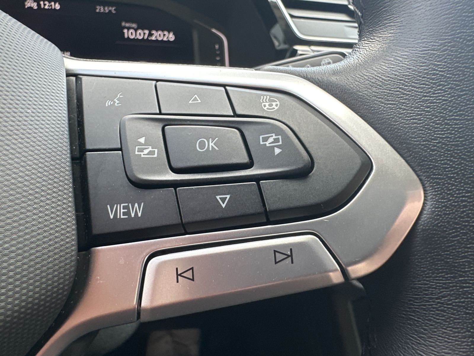 Fahrzeugabbildung Volkswagen Touran 2.0 TDI DSG Highline NAV+LED+ACC+KAM