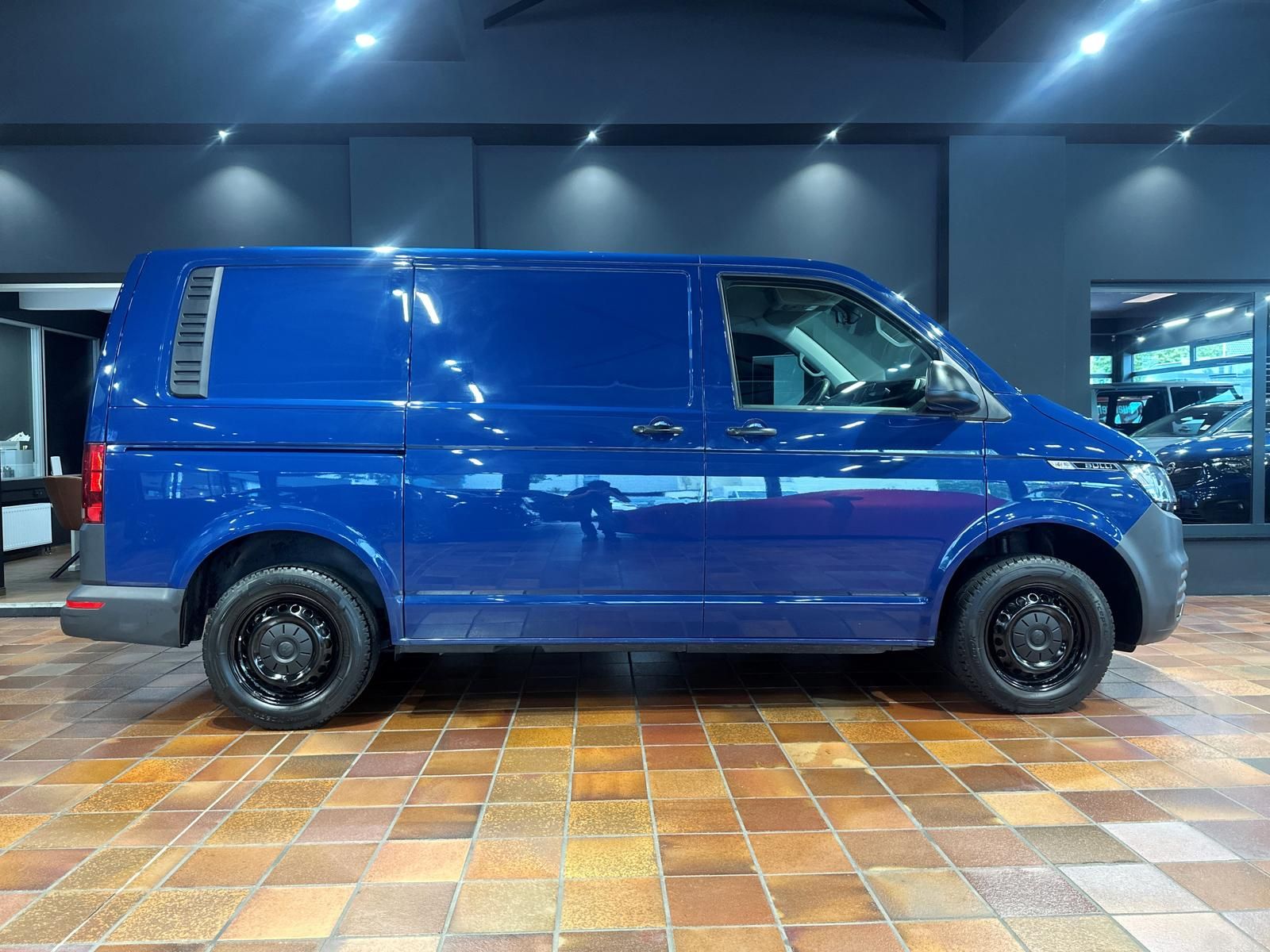 Volkswagen T6.1 DSG KURZ KLIMA STANDHEIZUNG TEMPOMAT SHZ AH imagem 2