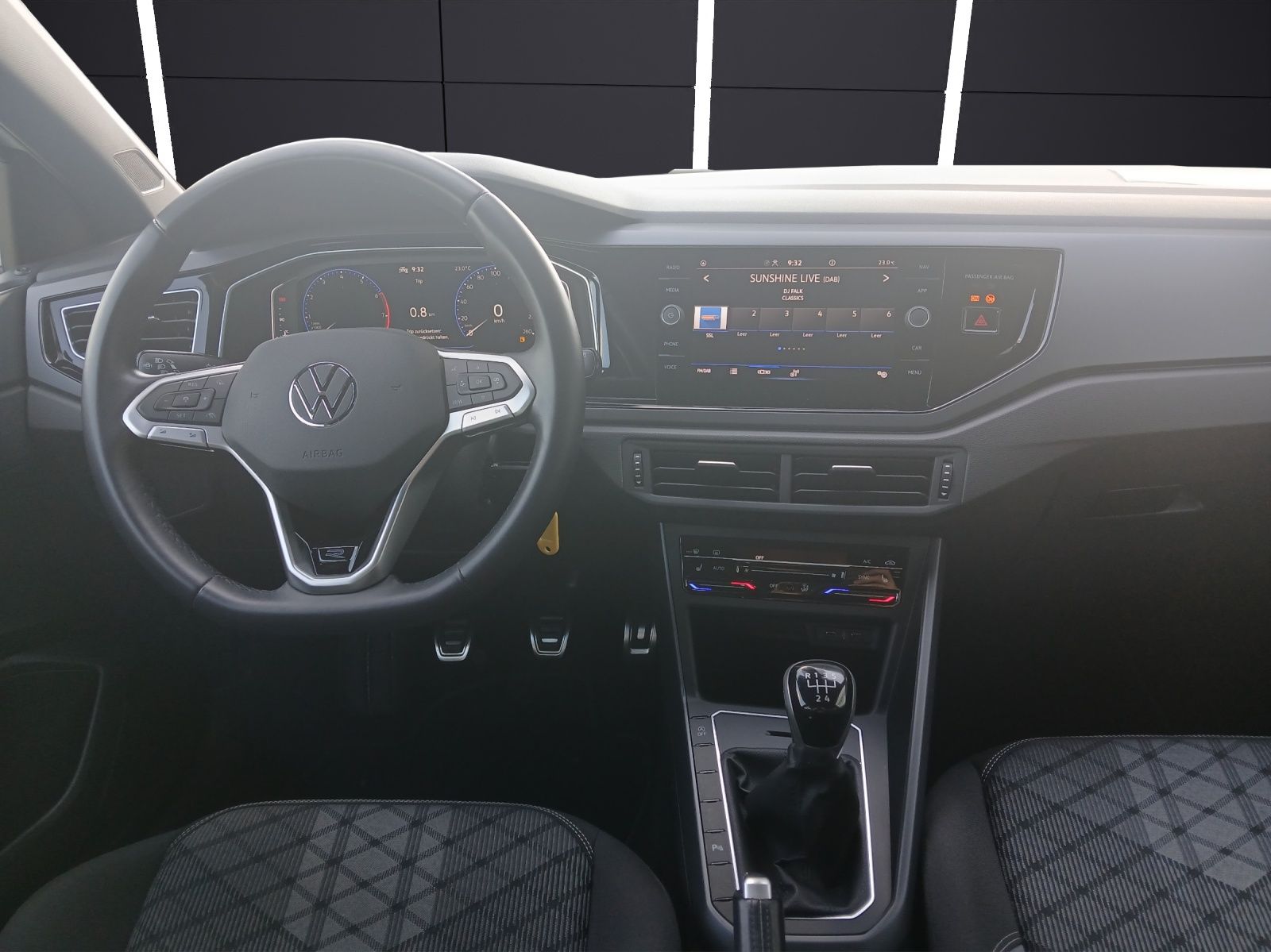 Fahrzeugabbildung Volkswagen Polo TSI R-Line Matrix Pano ACC PDC SH 17"
